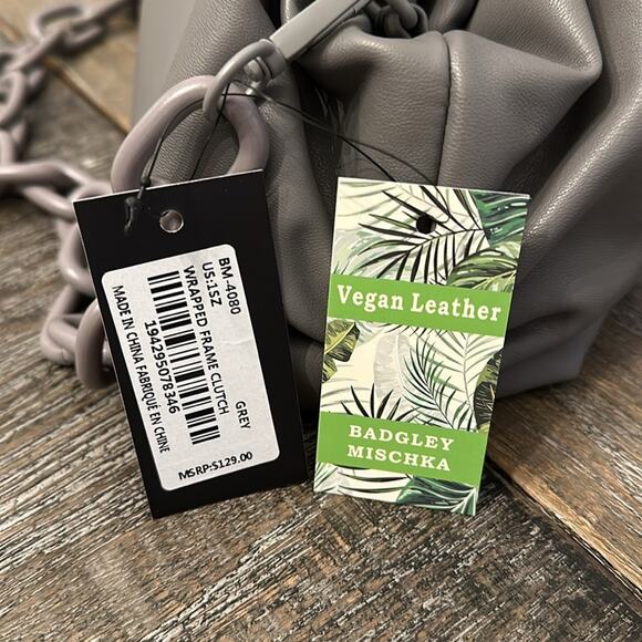 Badgley Mischka NWT Grey Wrapped Framed Clutch. - Picture 7 of 8